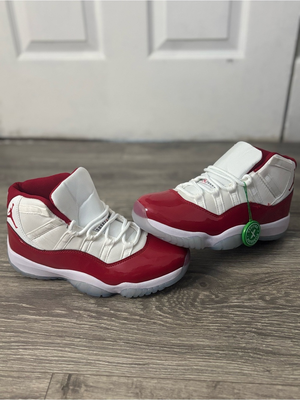 Jordan mens Retro 11s - White & Red